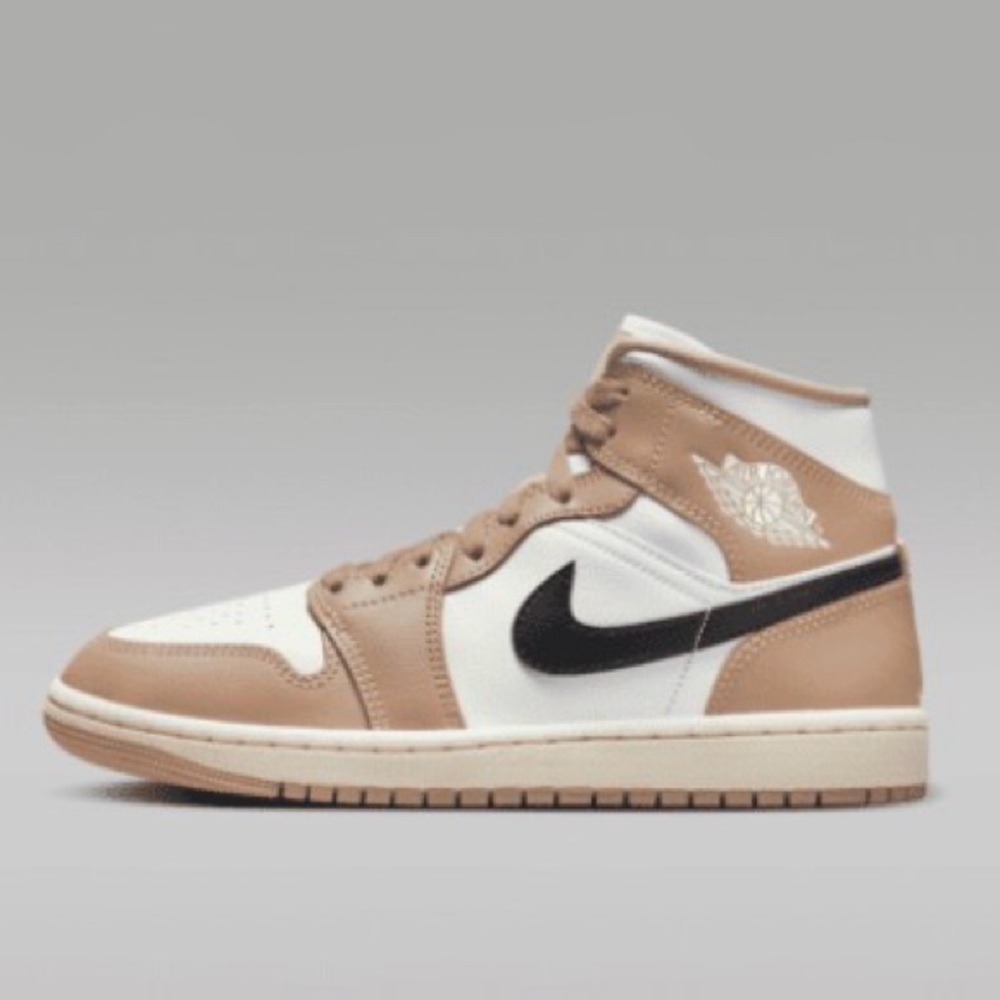 Air Jordan 1 Mid in Sail/Desert/Black